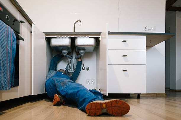 Professional Leak Detection technician working in Waelder, TX